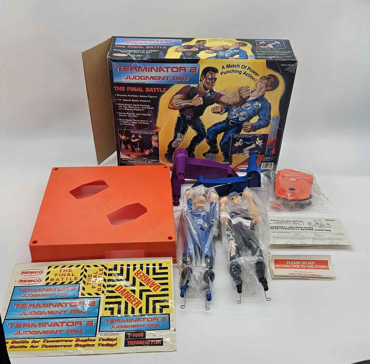 TERMINATOR 2 JUDGMENT DAY FINAL BATTLE ARNOLD ROCK'EM SOCK'EM ROBOTS NEW