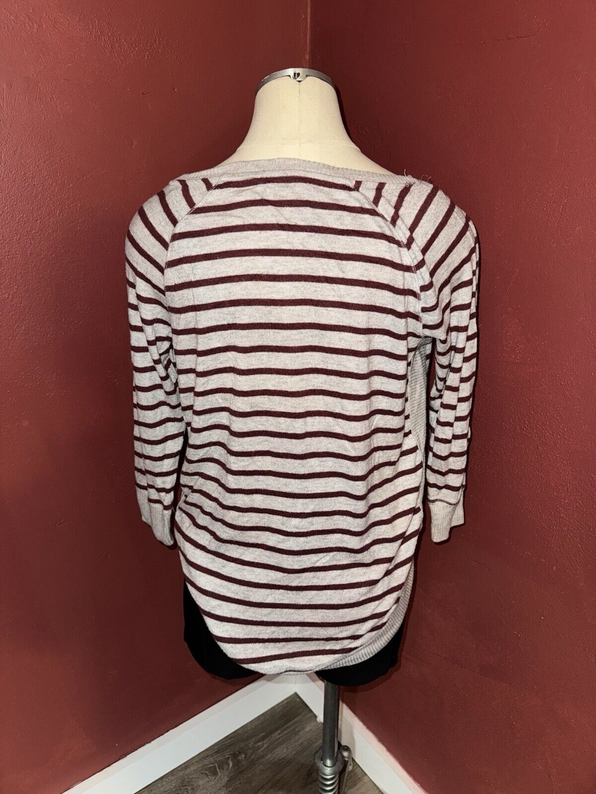 Maurice’s Striped Sweater ~ Gray & Maroon ~ Sz XS￼