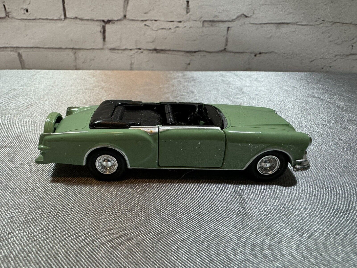1953 Packard Caribbean Collectible 1/34 Scale Diecast Welly - Seafoam 005