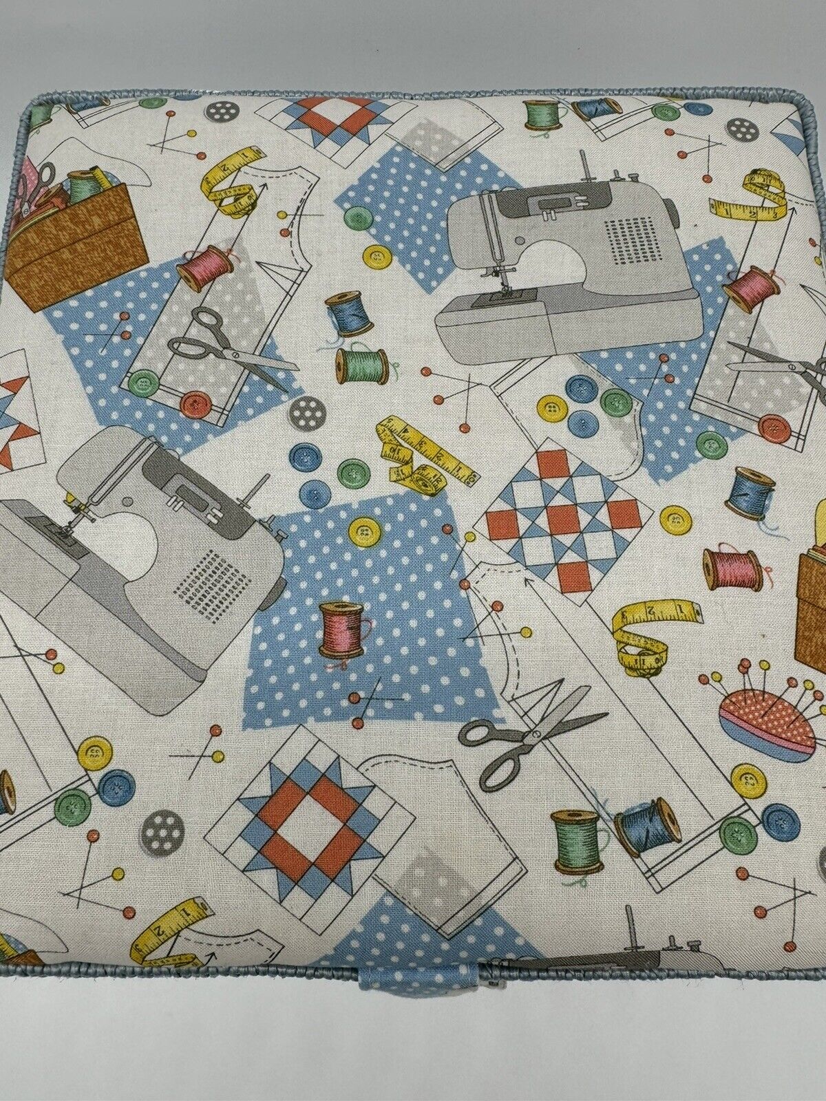 CUTE Vintage Portable Sewing Box