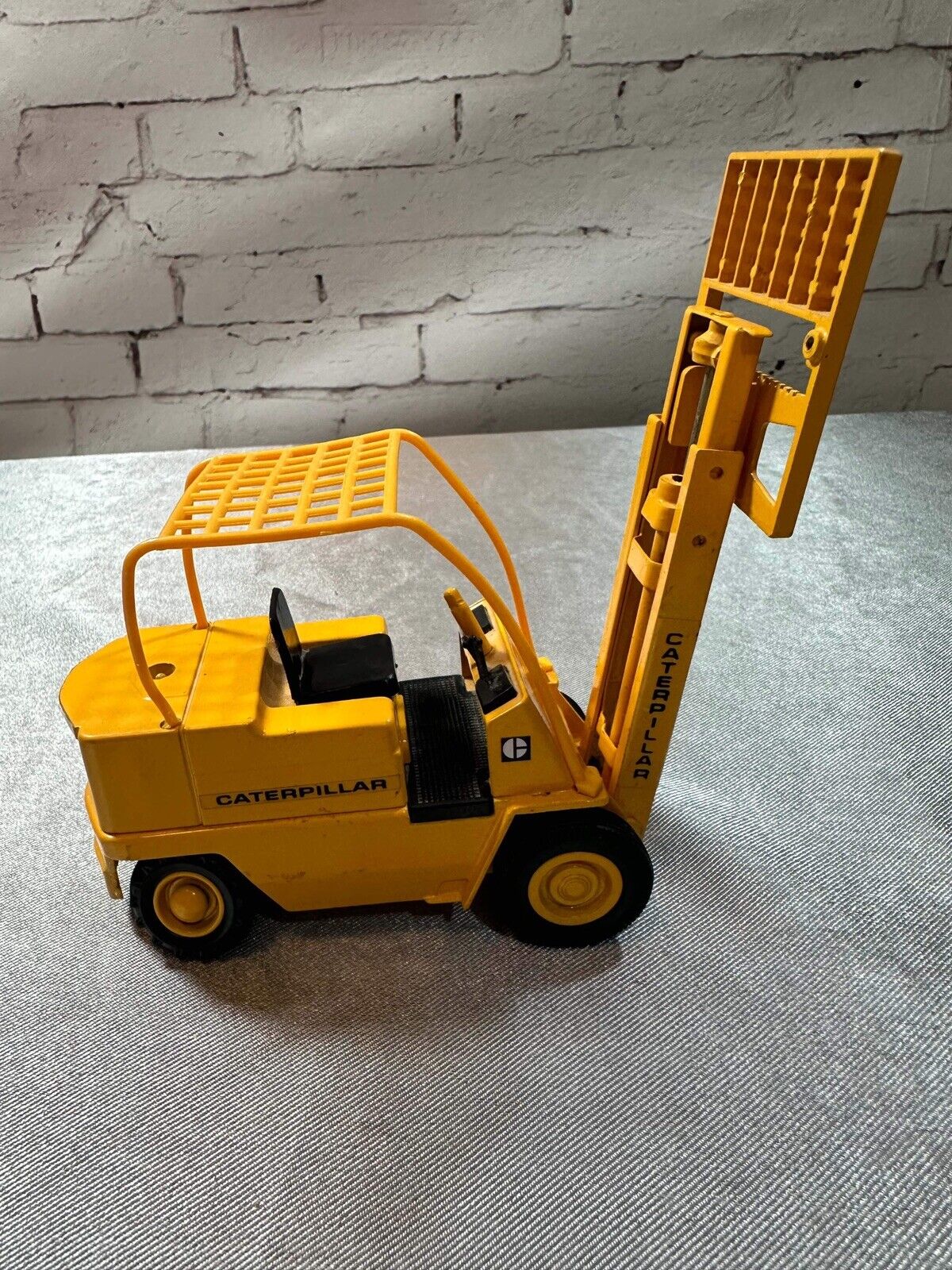 JOAL #215 Miniaturas Caterpillar Fork Lift model replica Made in Spain