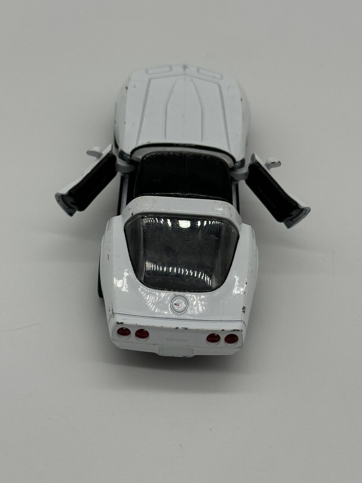 Welly 1982 Chevrolet Chevy Corvette Stingray Coupe White 1/38 Scale DieCast 006