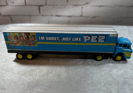M2 Machines Pez 64 Ford C-950 & '65 Ford Econoline Delivery Van Diecast VTY 002
