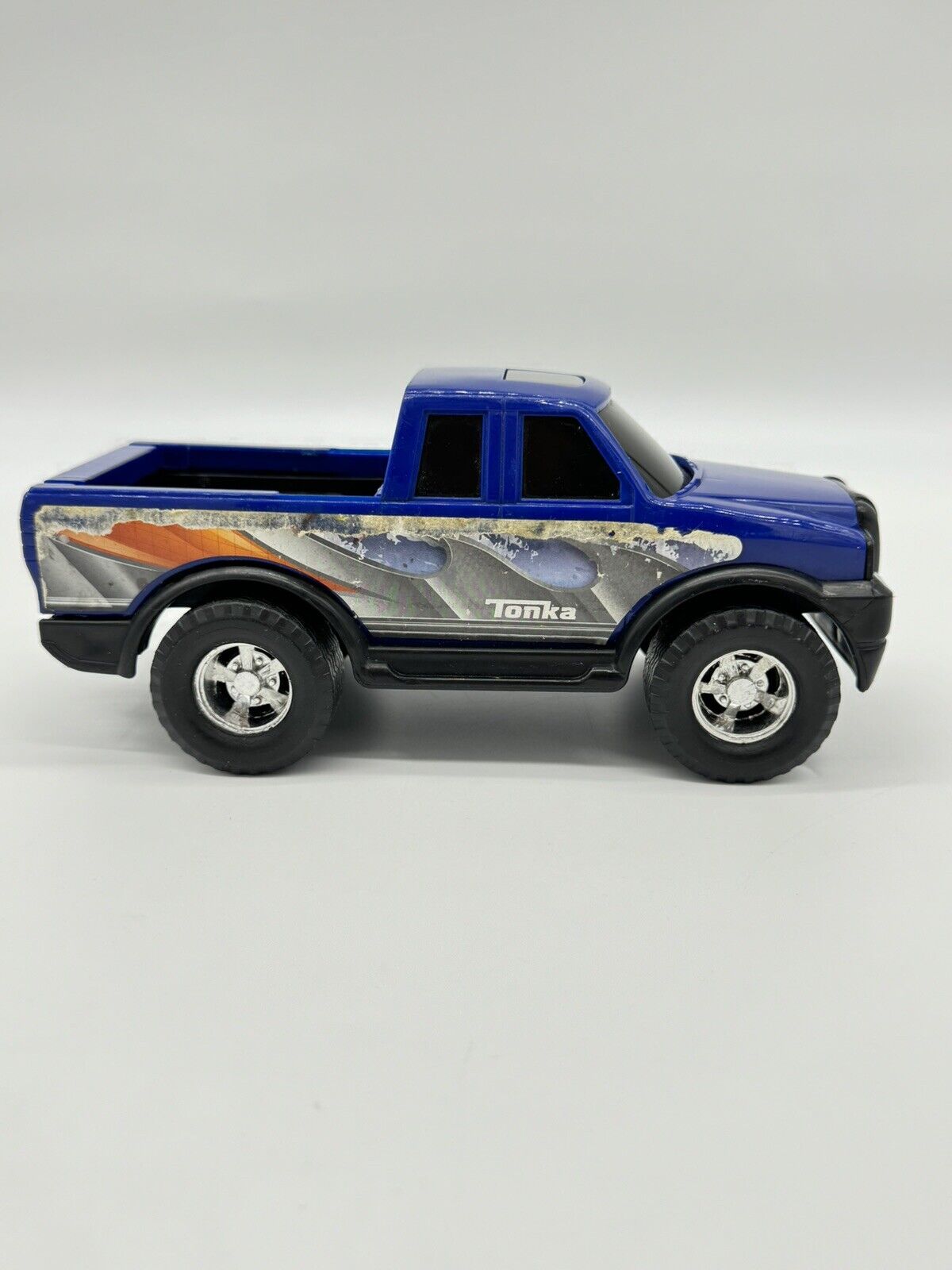 Funrise Hasbro Tonka 8.25" Extended Cab Blue Wave Graphic Pickup Truck Toy