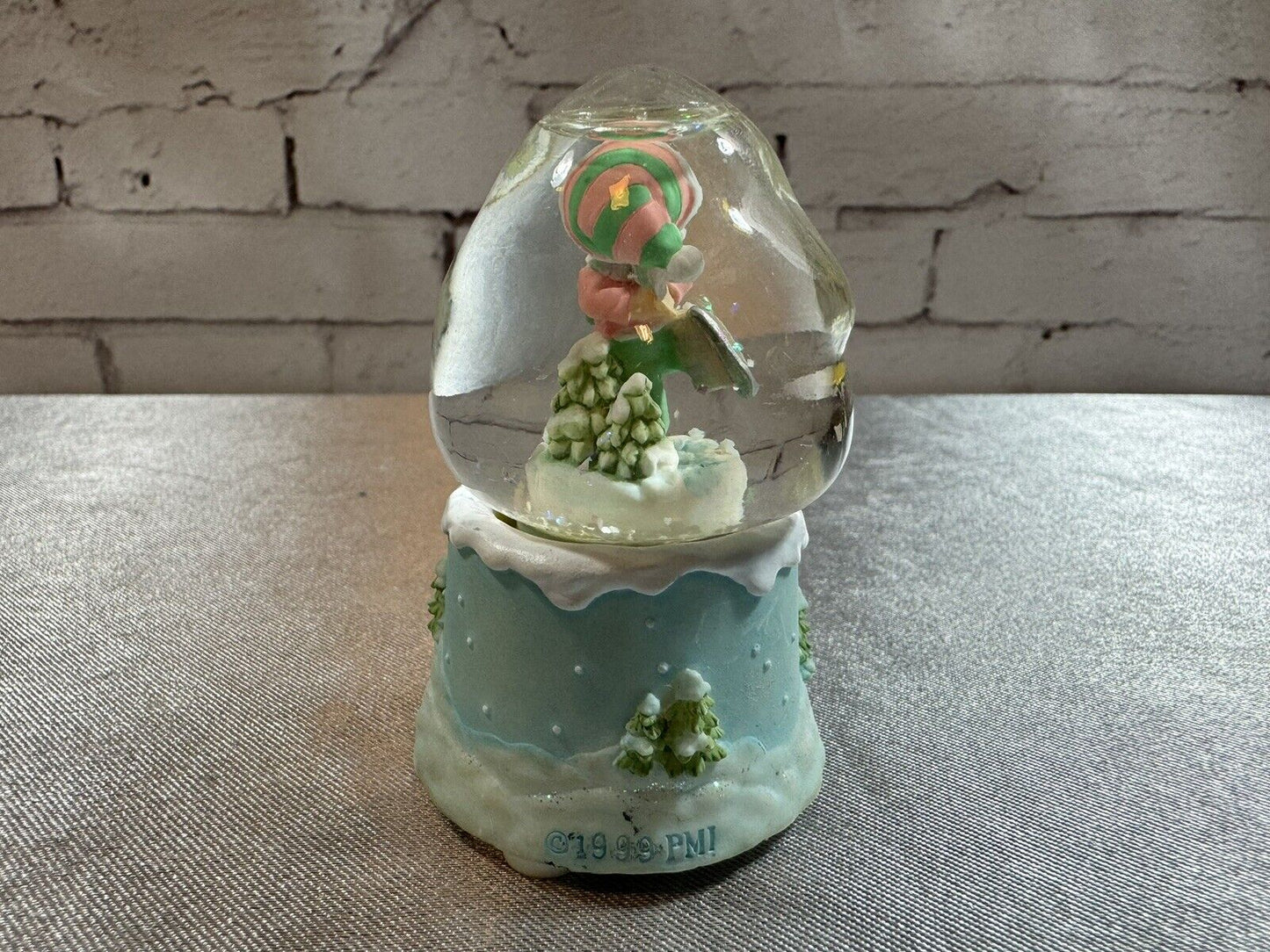 Precious Moments Vintage 1995 Snow Globe “Dropping In For Christmas”