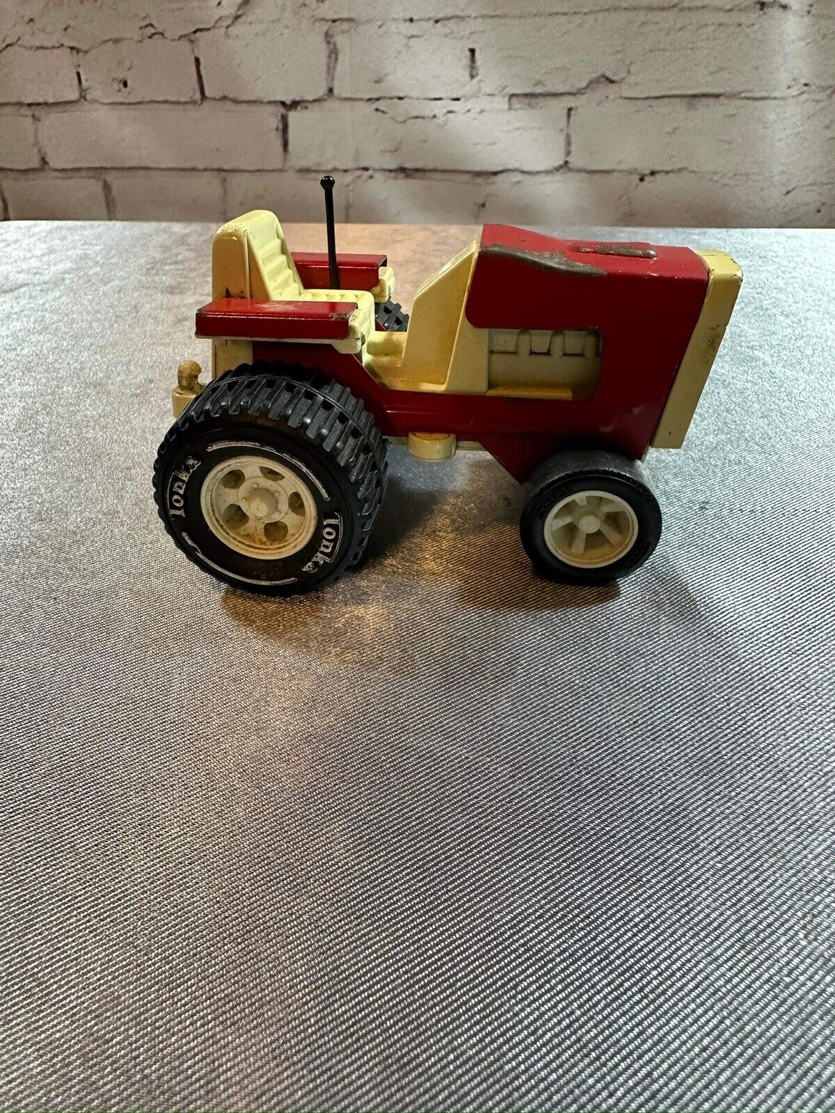 Tonka Farm Tractor 1970’s - Pressed Steel