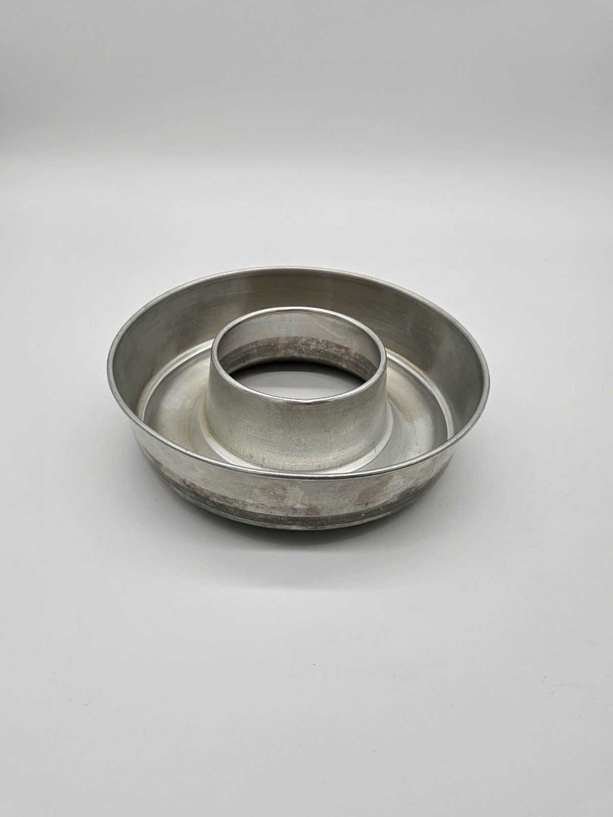 8.5" Wide Vintage Unmarked Aluminum Cake Bundt Jello Mold Shallow Round