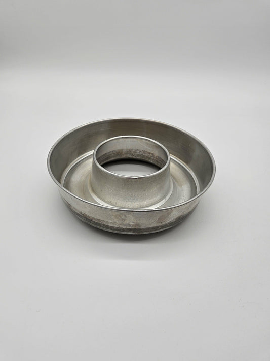 8.5" Wide Vintage Unmarked Aluminum Cake Bundt Jello Mold Shallow Round