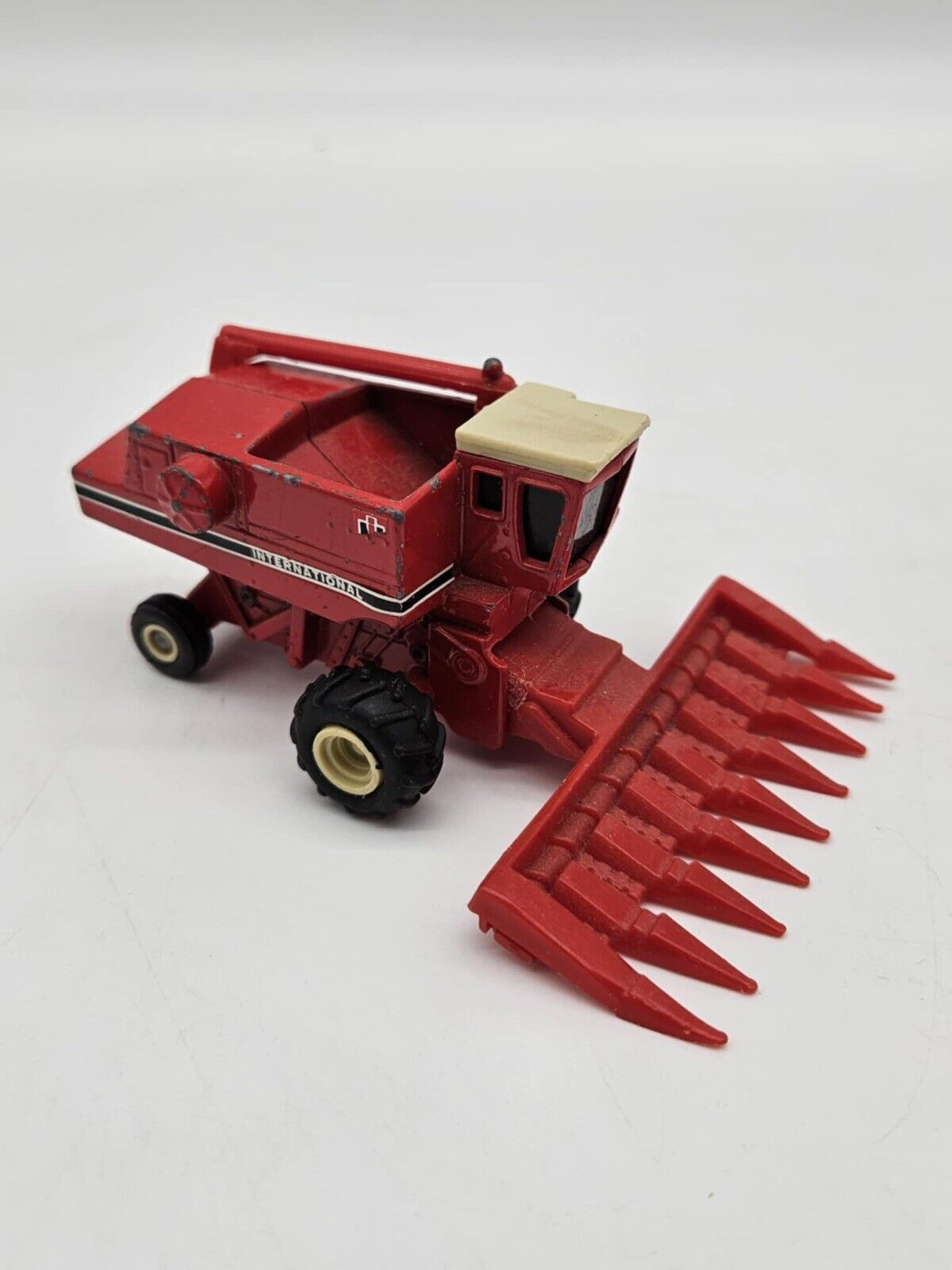 ERTL Case International Harvest Tractors Lot 1:64 Diecast