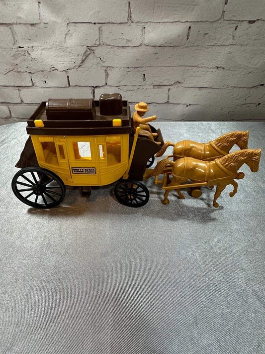 Vintage Wells Fargo Stage Coach   Plastic  Western Cowboy VTY