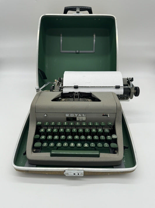 1950 Royal Quiet De Luxe Portable Typewriter GREEN KEYS W/Hard Case WORKING