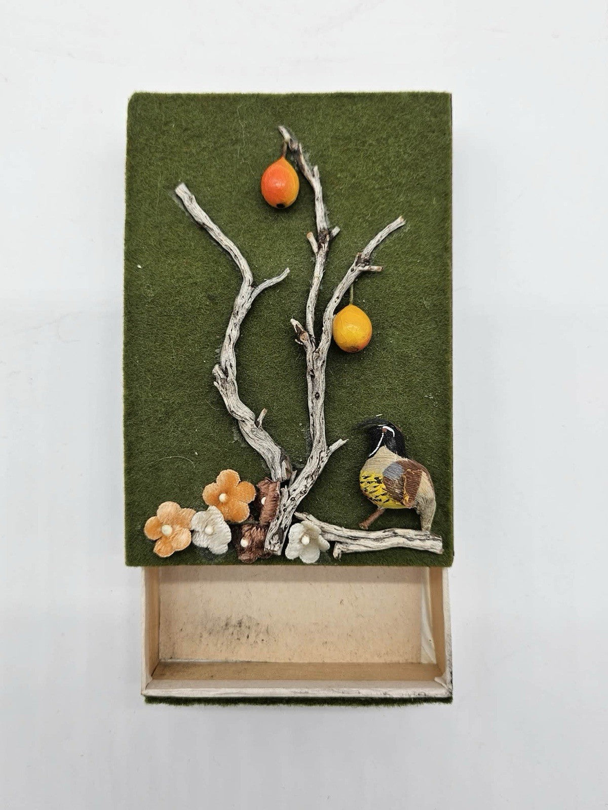 Vintage Bird & Branch Diorama Trinket Box Green Felt Lid Orange Berries
