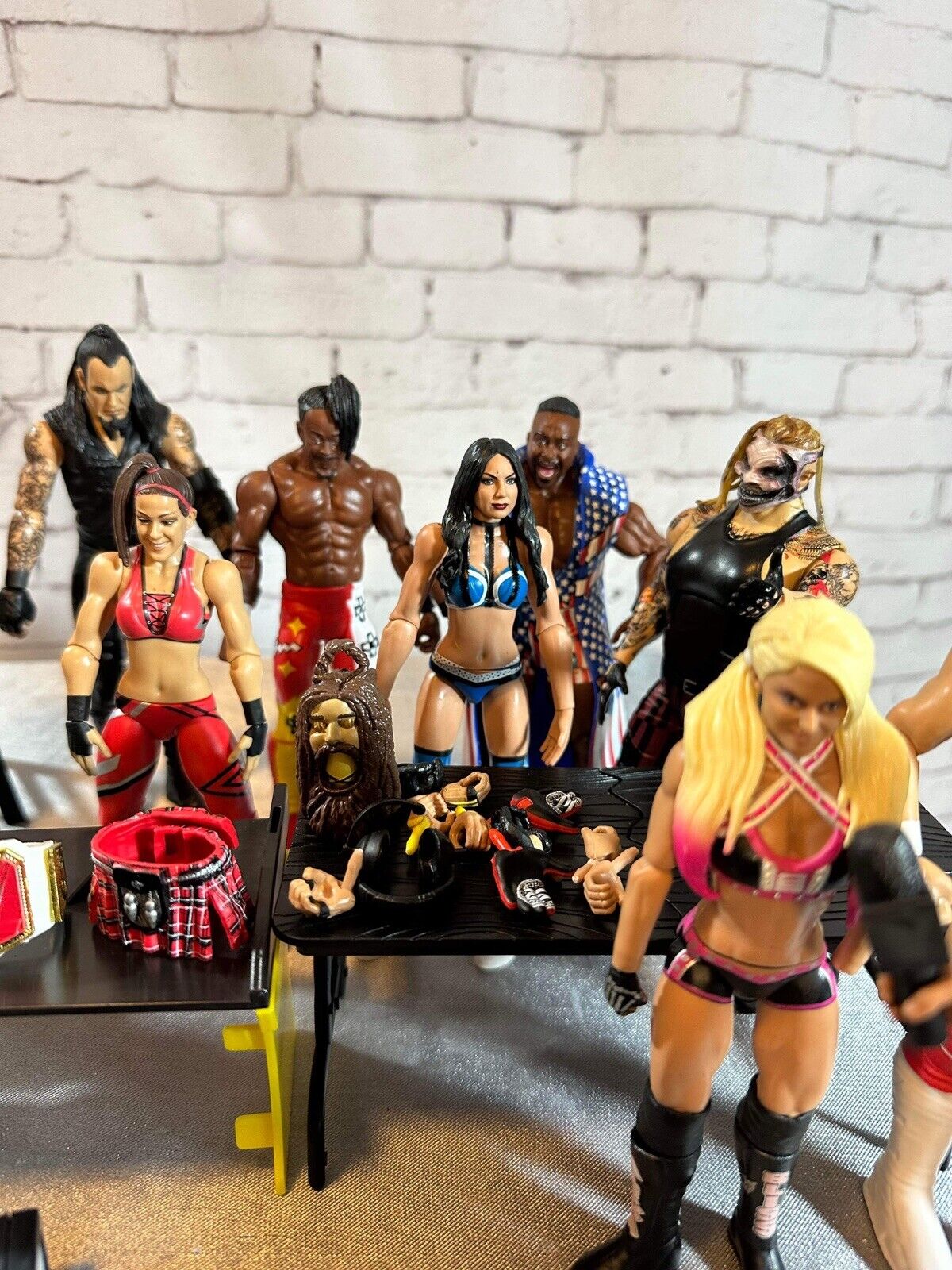 Huge Lot Of 15 Mattel WWE WWF Wrestling ACTION FIGURES & TONS OF ACCESSORIES ￼