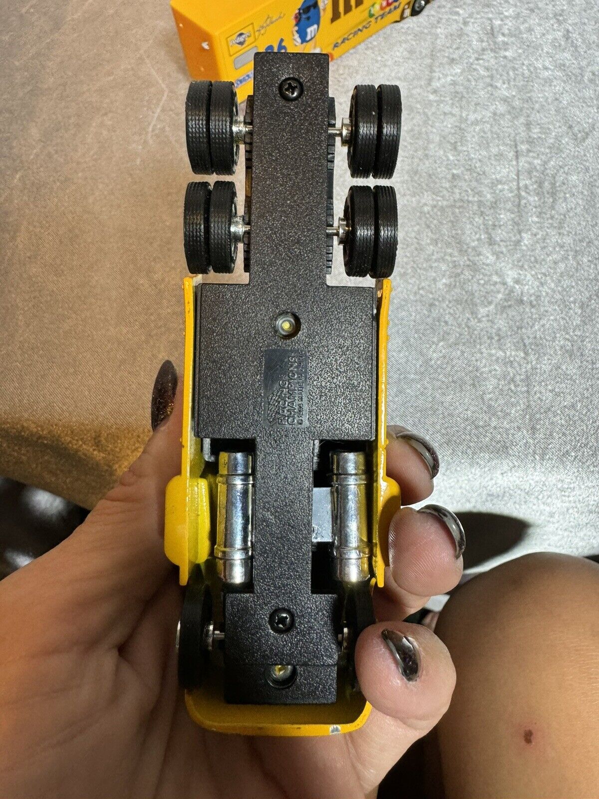 Hot Wheels 2002 team transporters #36 M&Ms racing team Ken Schrader 005