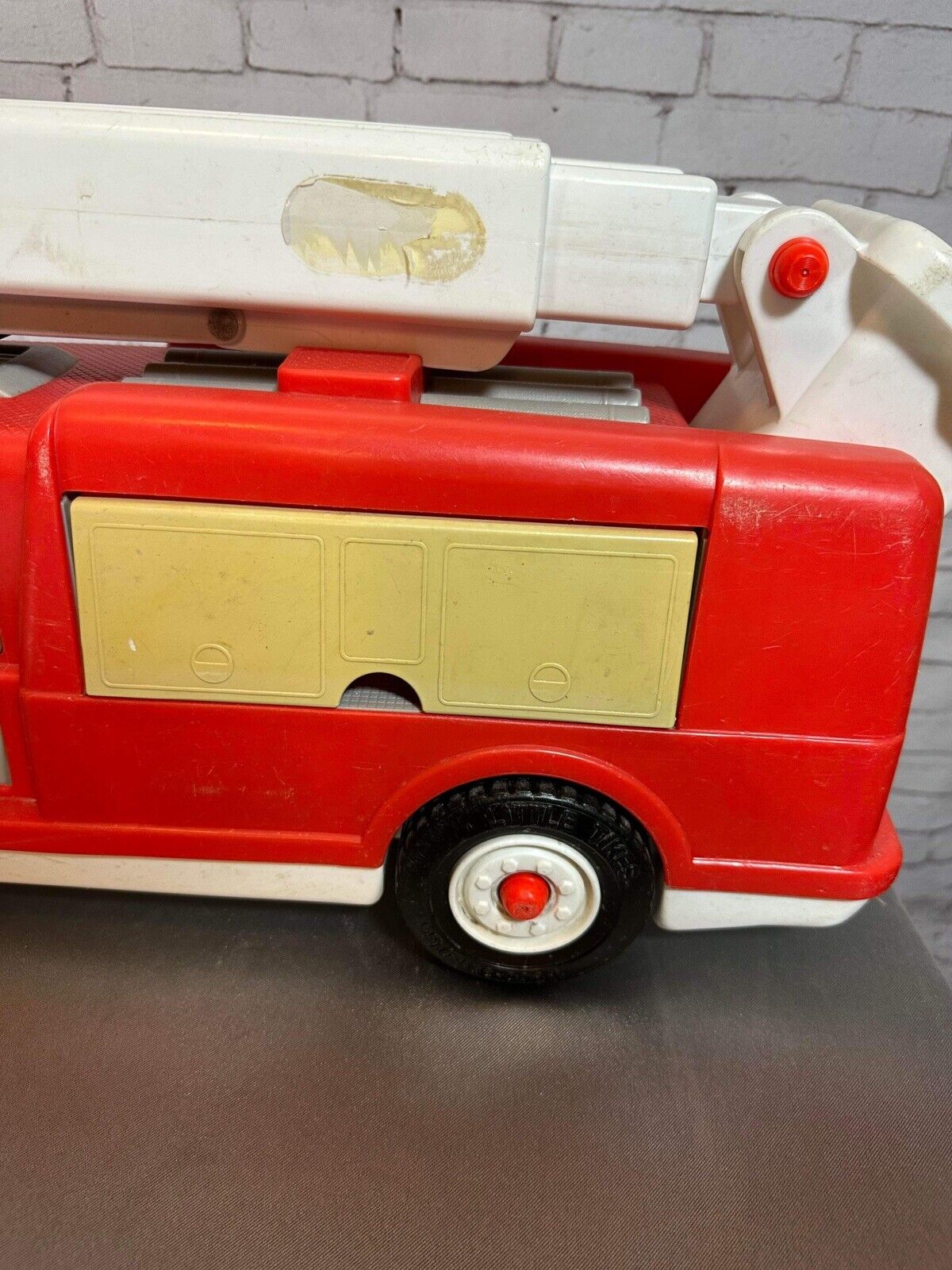 Vintage Little Tikes Fire Truck Large Vehicle Ride On Ladder Bucket 23 in Red
