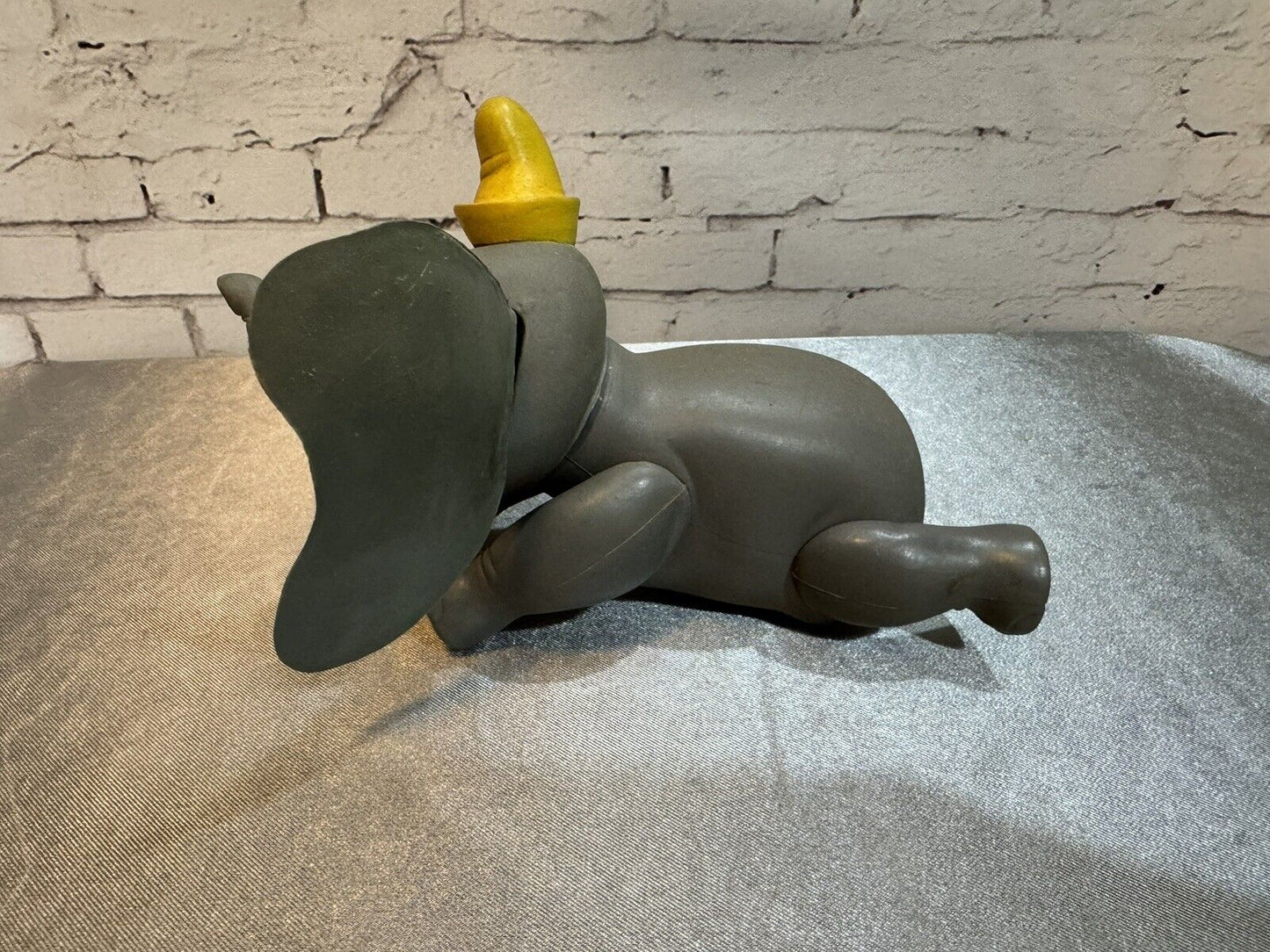 Walt Disney production Dumbo cartoon figure character 1960' elephant 005