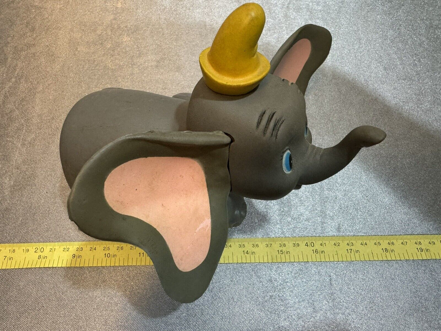 Walt Disney production Dumbo cartoon figure character 1960' elephant 005
