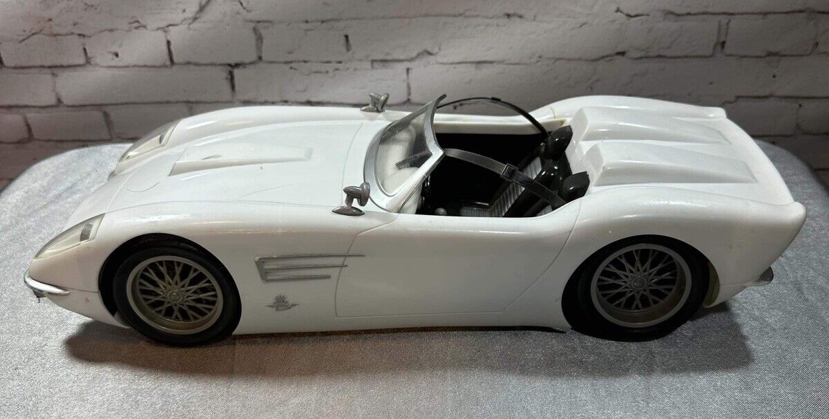 Bratz World Covertible Maserati Roadster White 17" Car MGA Entertainment Rare