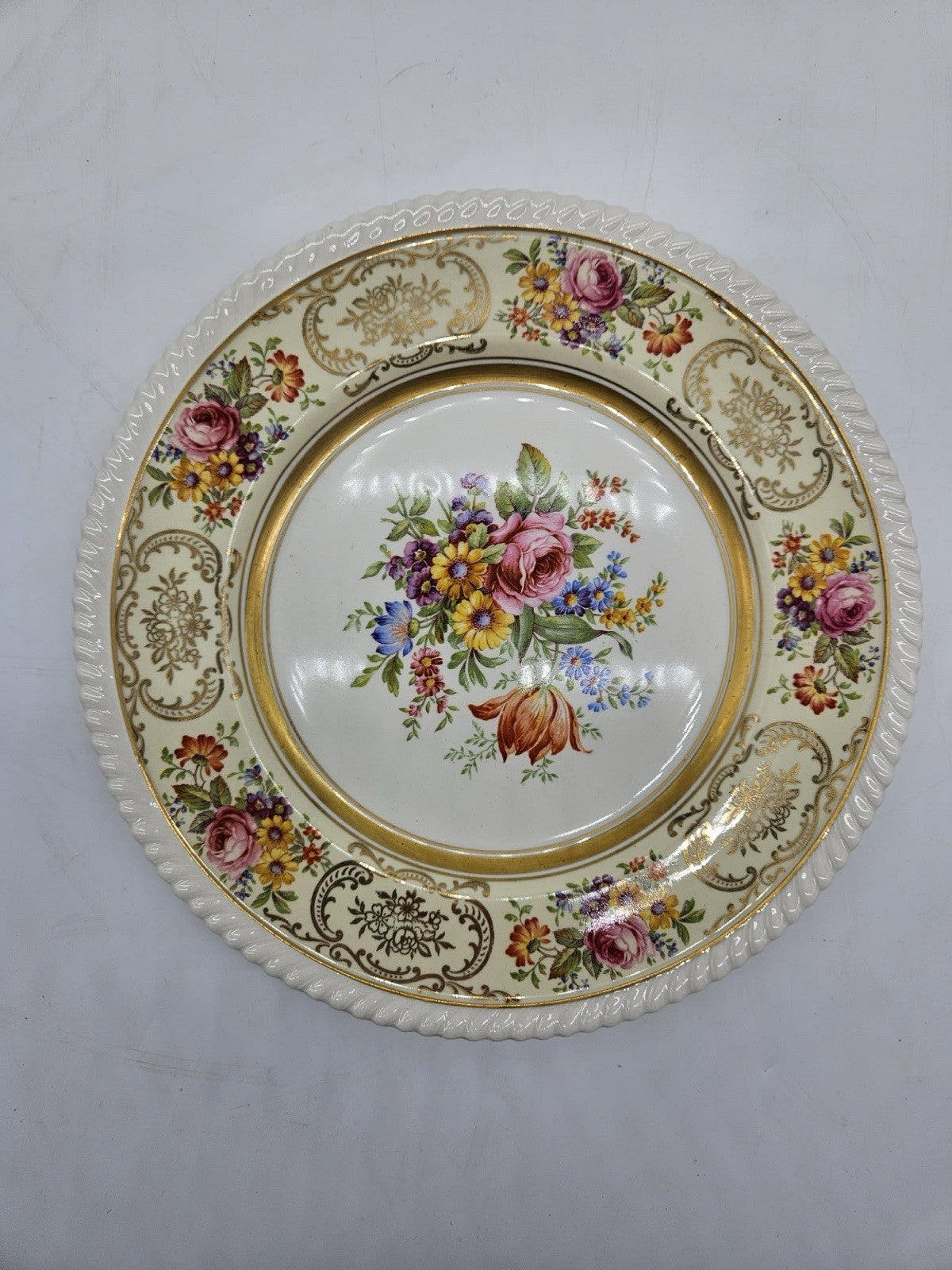 BEAUTIFUL JOHNSON BROS OLD ENGLISH BELFORD FLOWERS GOLDED DINNER PLATE 10.5" Exc