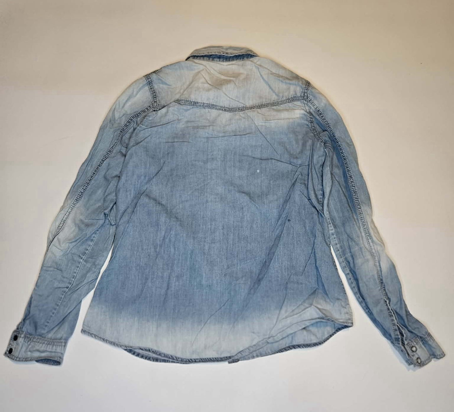 Maurices Women’s Light Wash Denim Button Front Shirt Size M