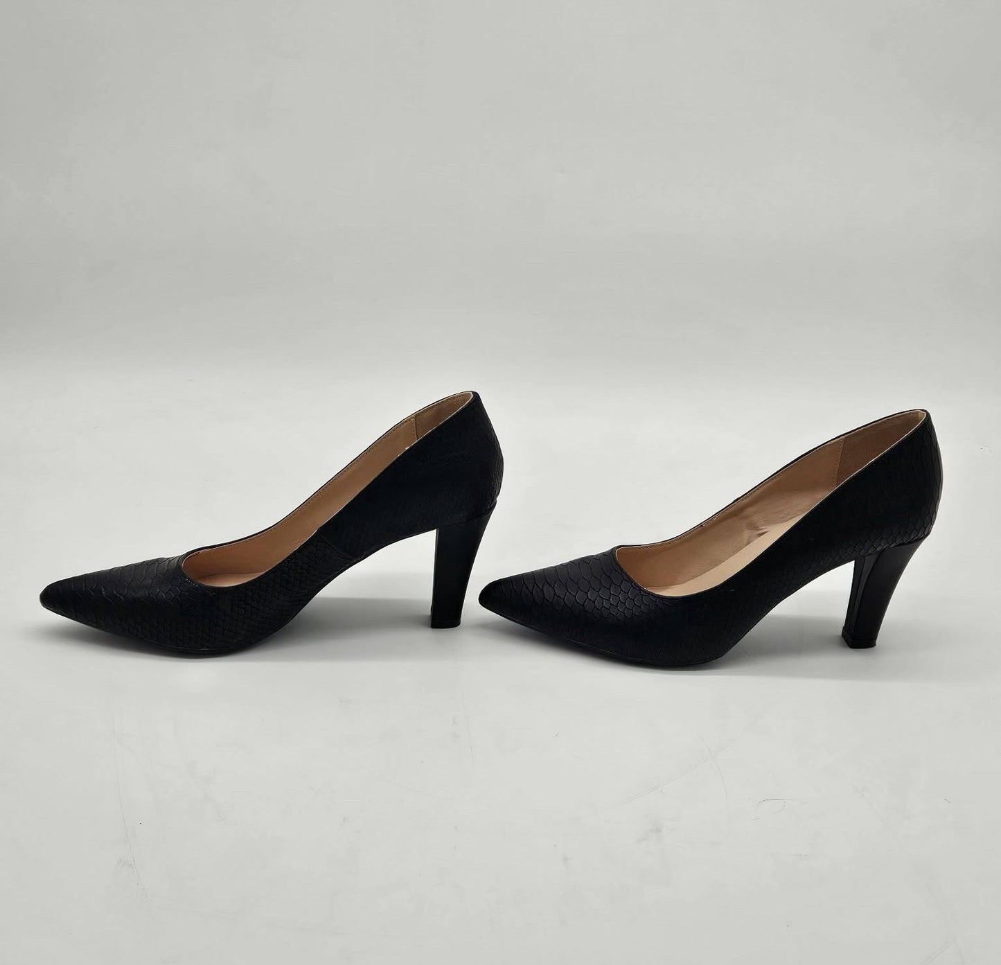 Women’s Black Snakeskin Textured Pointed Toe Heels Size 9.5