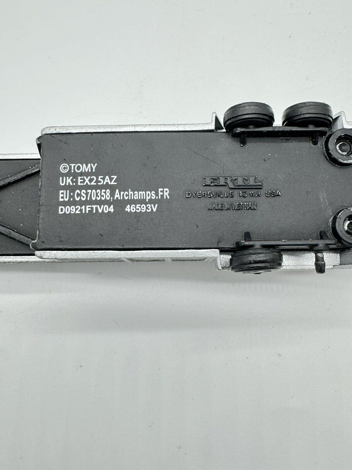 ERTL Gooseneck Silver Horse Livestock Trailer Die-Cast Metal 5th Wheel Toy 1/64