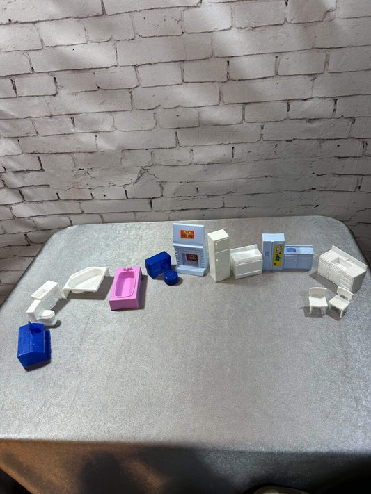 Lot of 14 Vintage Miniature Dollhouse Furniture & Appliances VTY 004