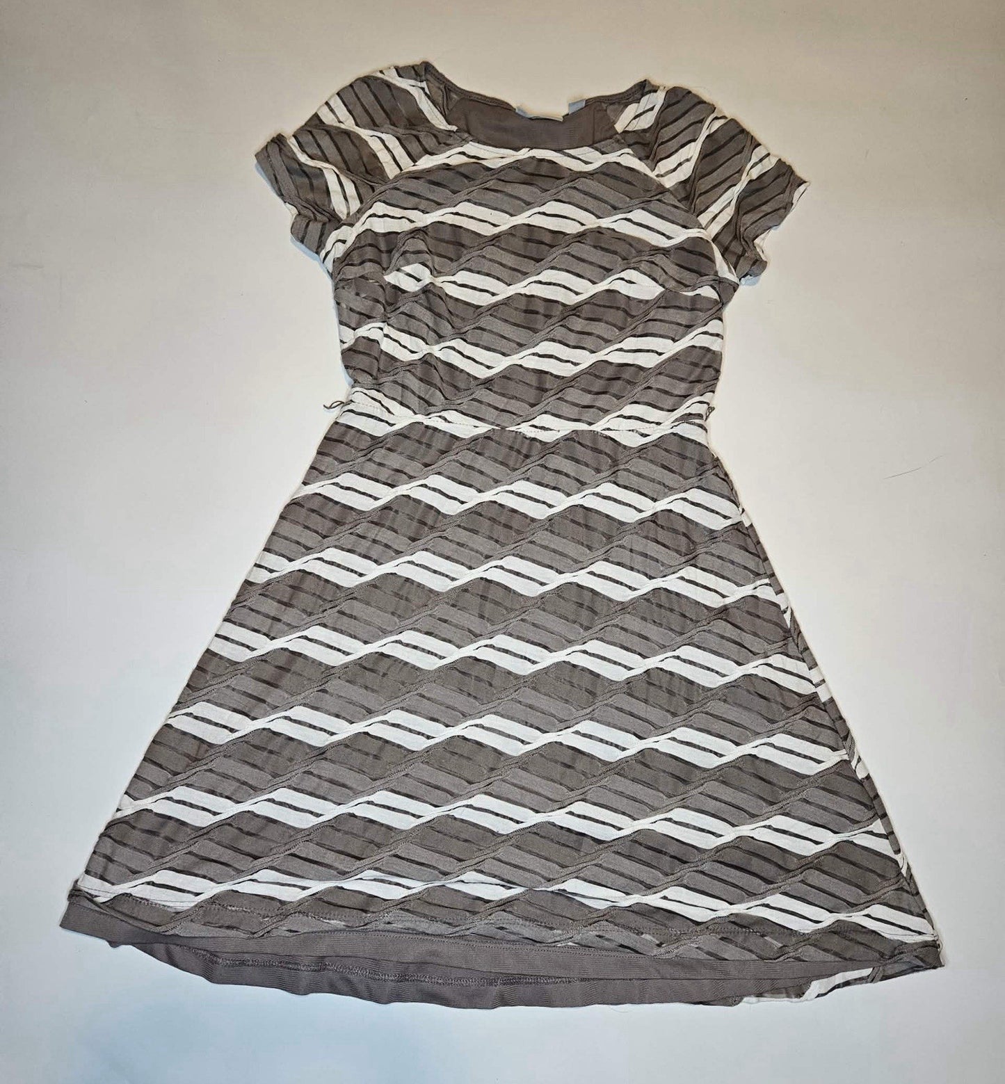 New York & Company Brown White Chevron Stripe Short Sleeve A-Line Dress Size S