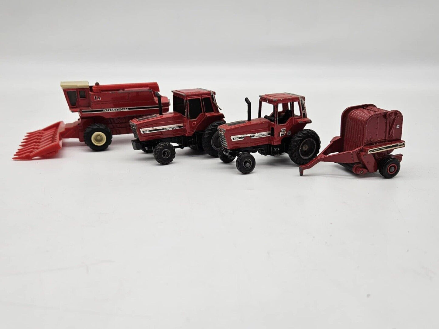 ERTL Case International Harvest Tractors Lot 1:64 Diecast