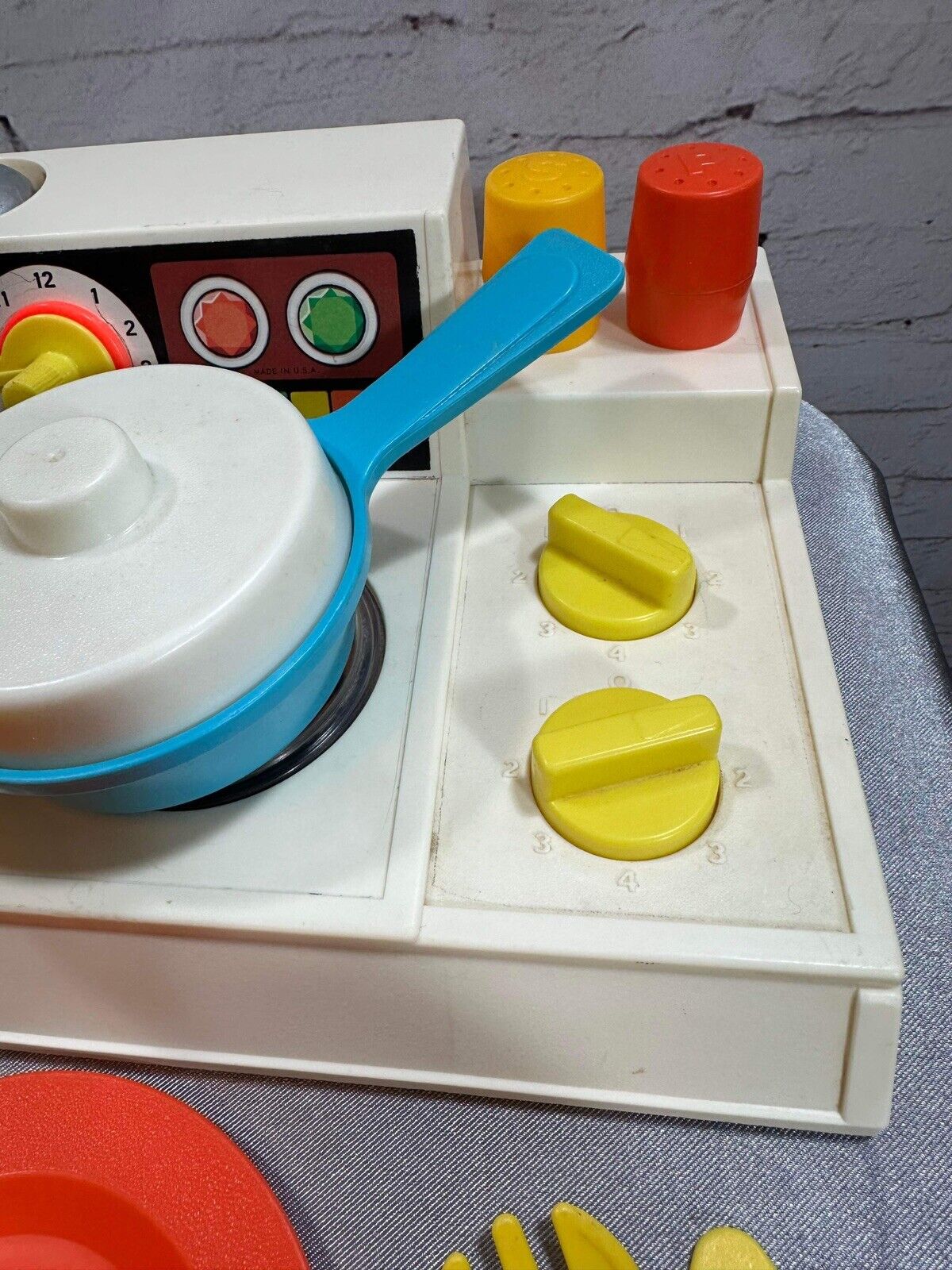 Vintage Fisher Price Fun With Food Magic Burner Stove & Sink Set