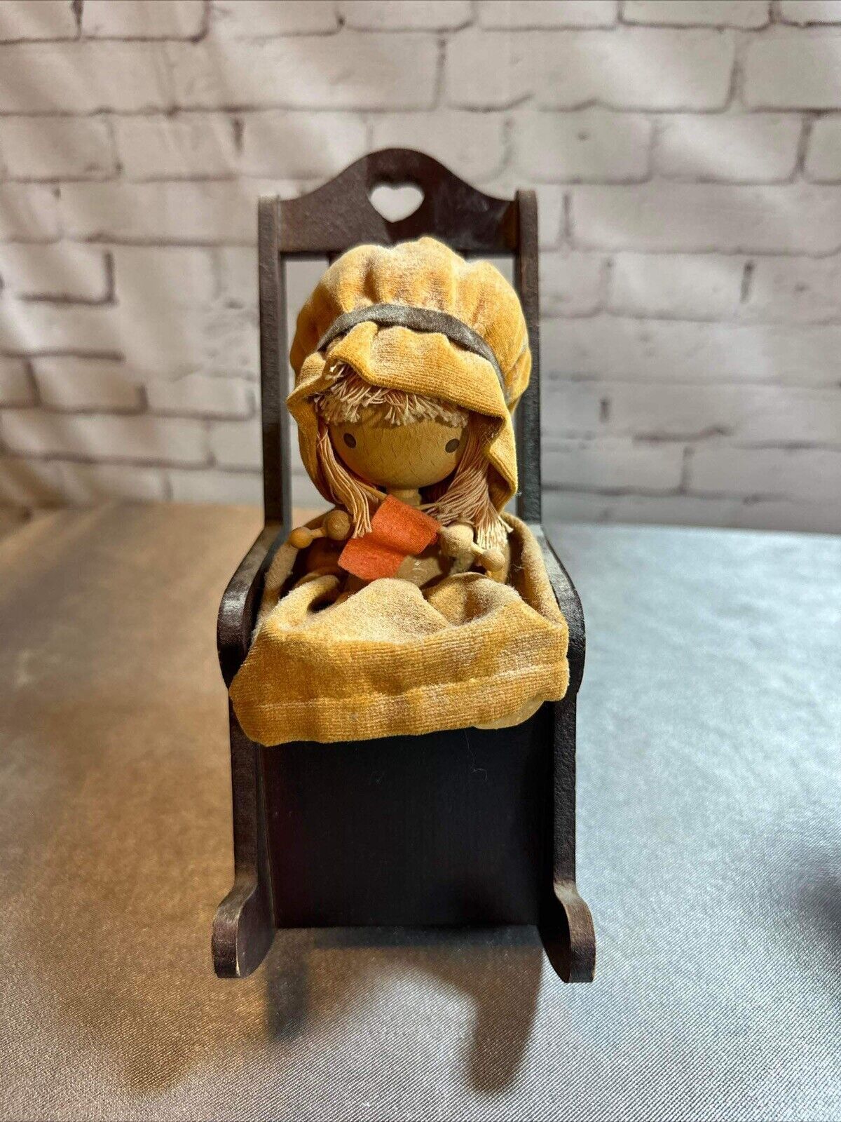 VINTAGE SCHMID MUSIC BOX GIRL ON ROCKING CHAIR "THOSE WERE THE DAYS" Japan