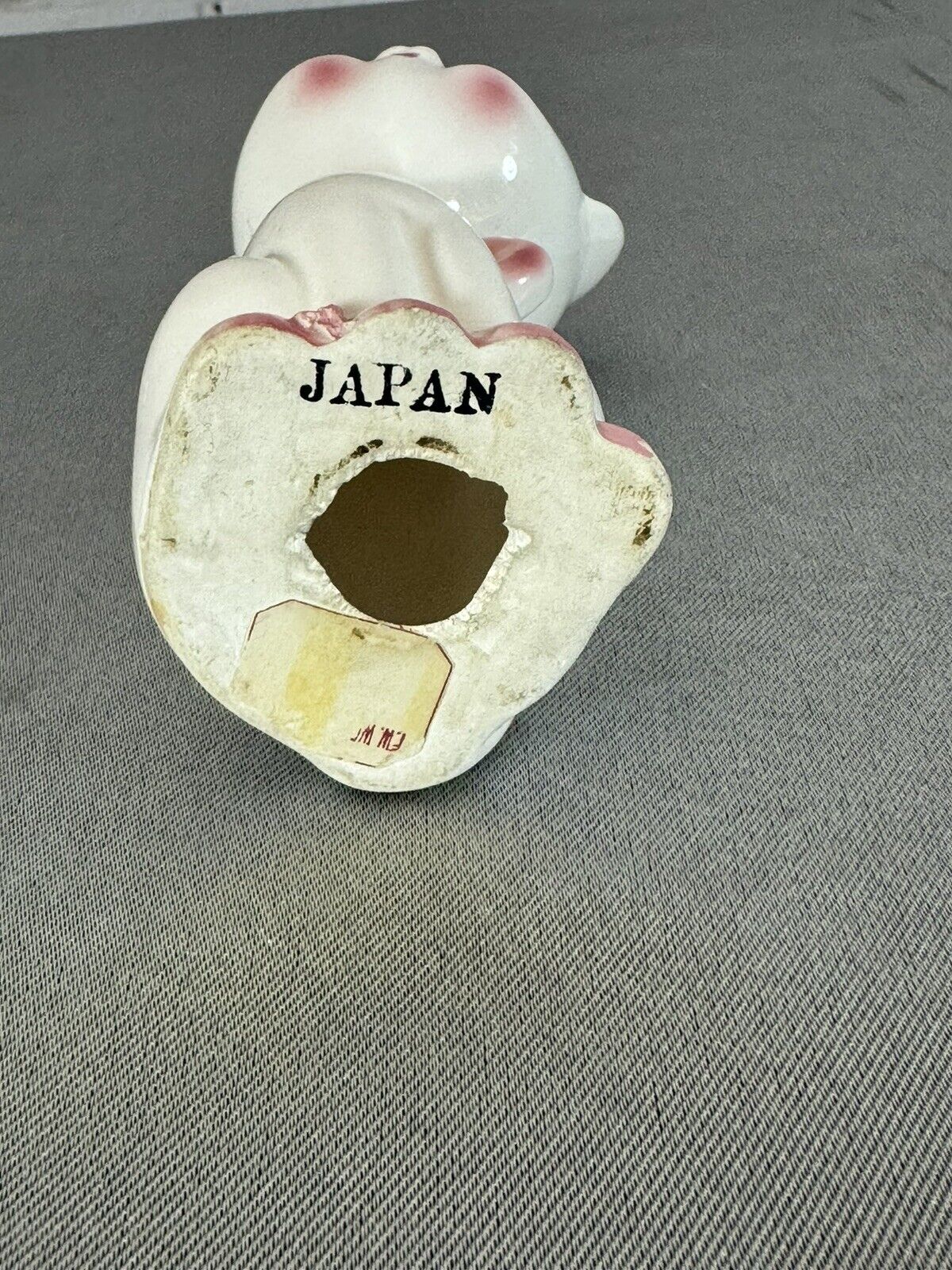 Vintage Puckered up Kitty Cat Collectibl e Figurine or Statue Made In Japan VFG