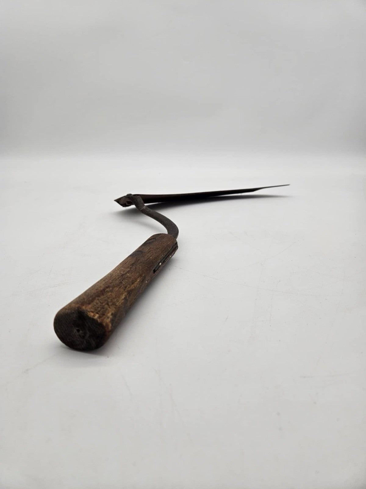 Vtg/Antique Farm Farming Hand Sickle SHARP BLADE WOOD  HANDLE Scythe