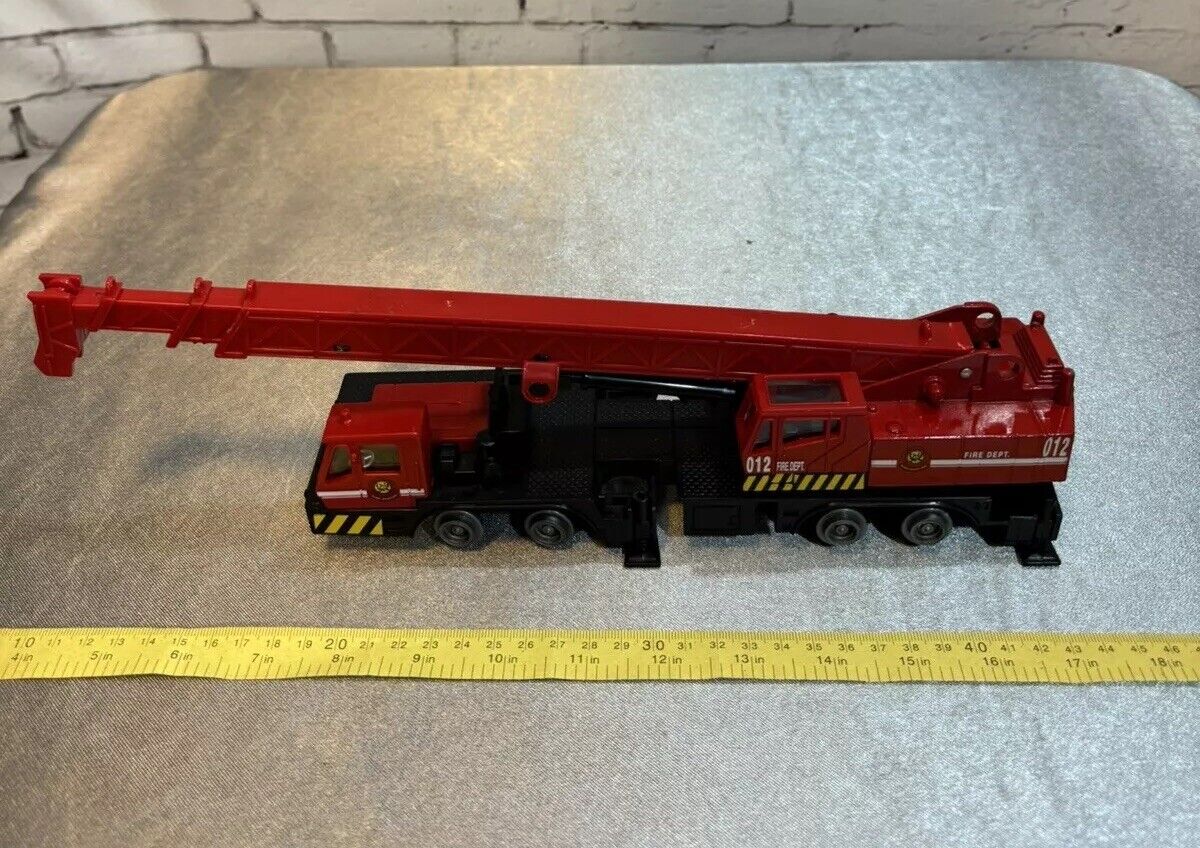 A-DS FIRE DEPT. 012 MOBILE CRANE TRUCK 12" LONG 76101 Station 005