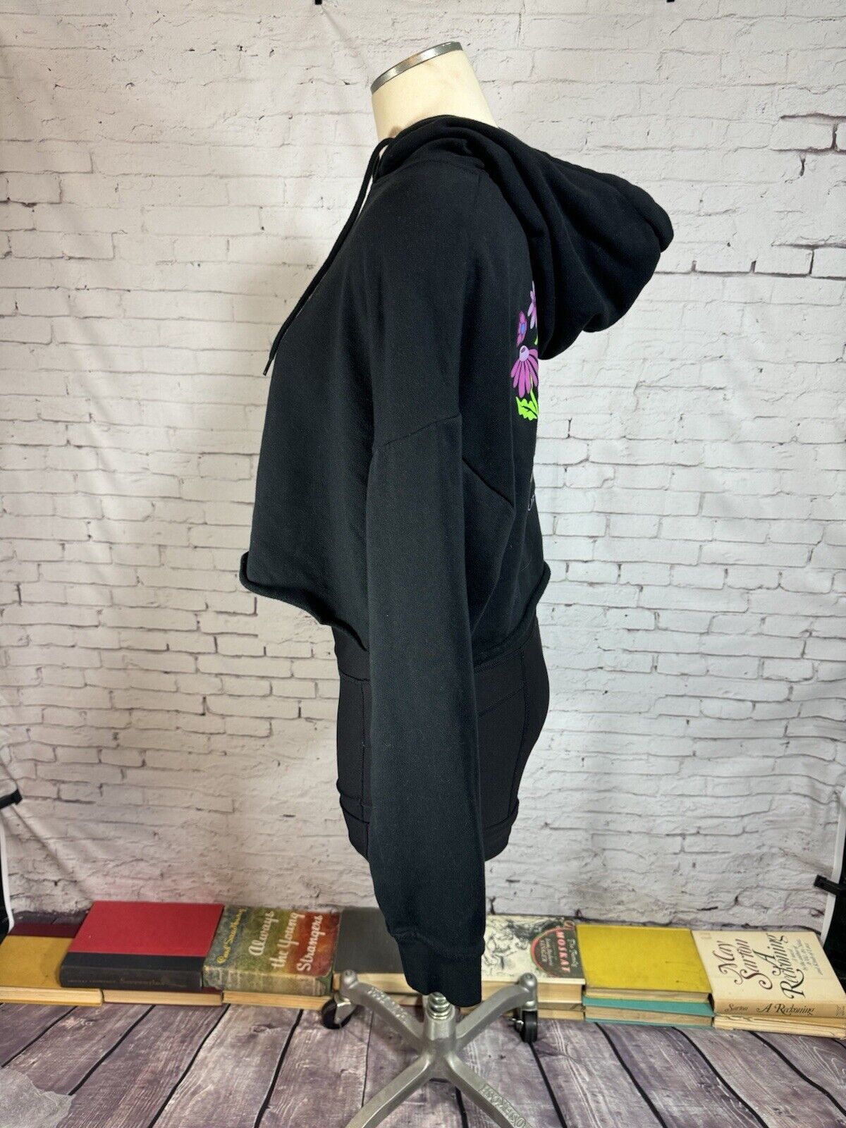 Women’s SZ M 1/4 A.LAB Zaira Forage Black Crop Hoodie - WCLTH 001