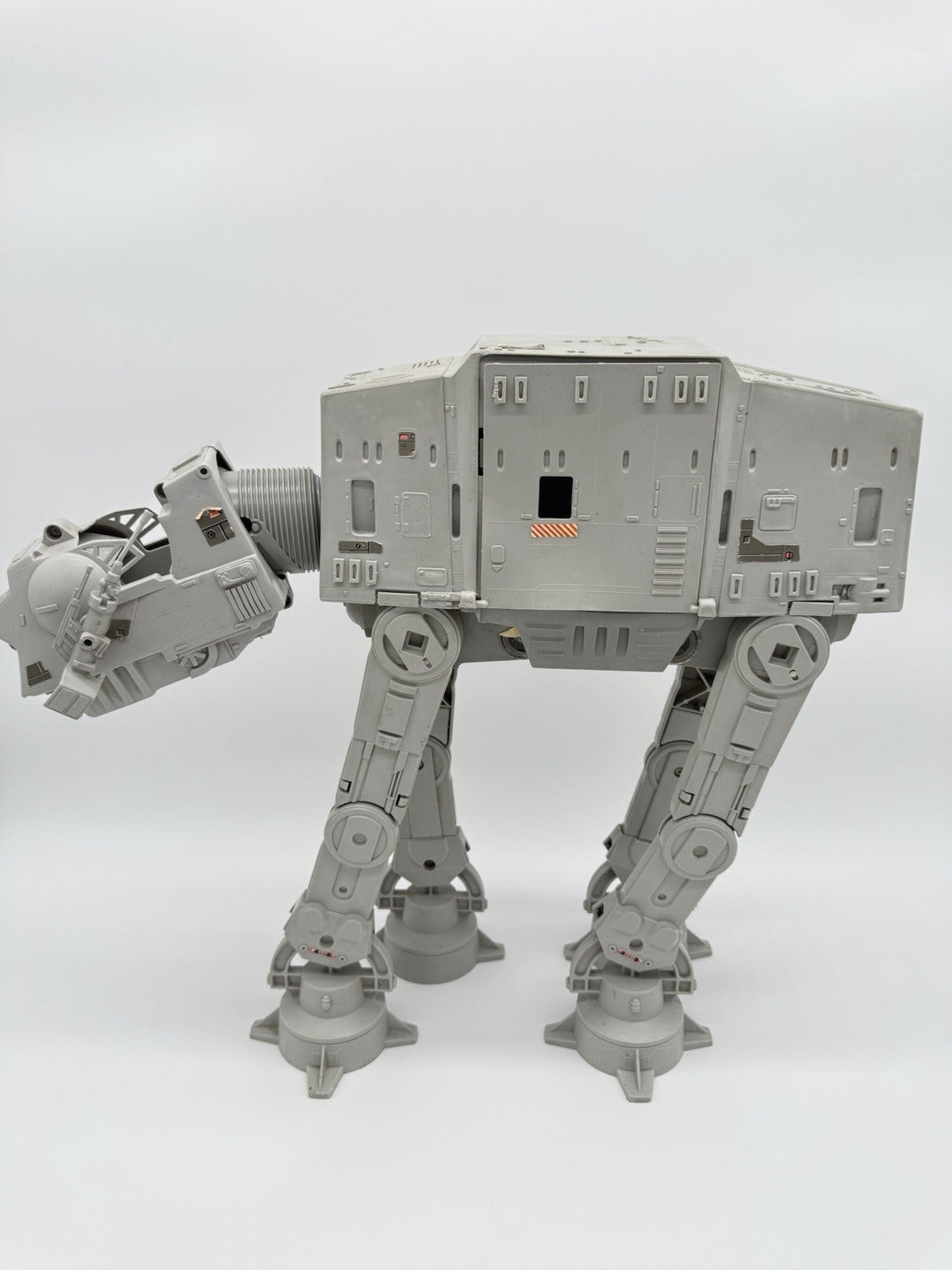 VTG Star Wars AT-AT Electronic Imperial Walker Kenner LFL 1981 - Damaged Side