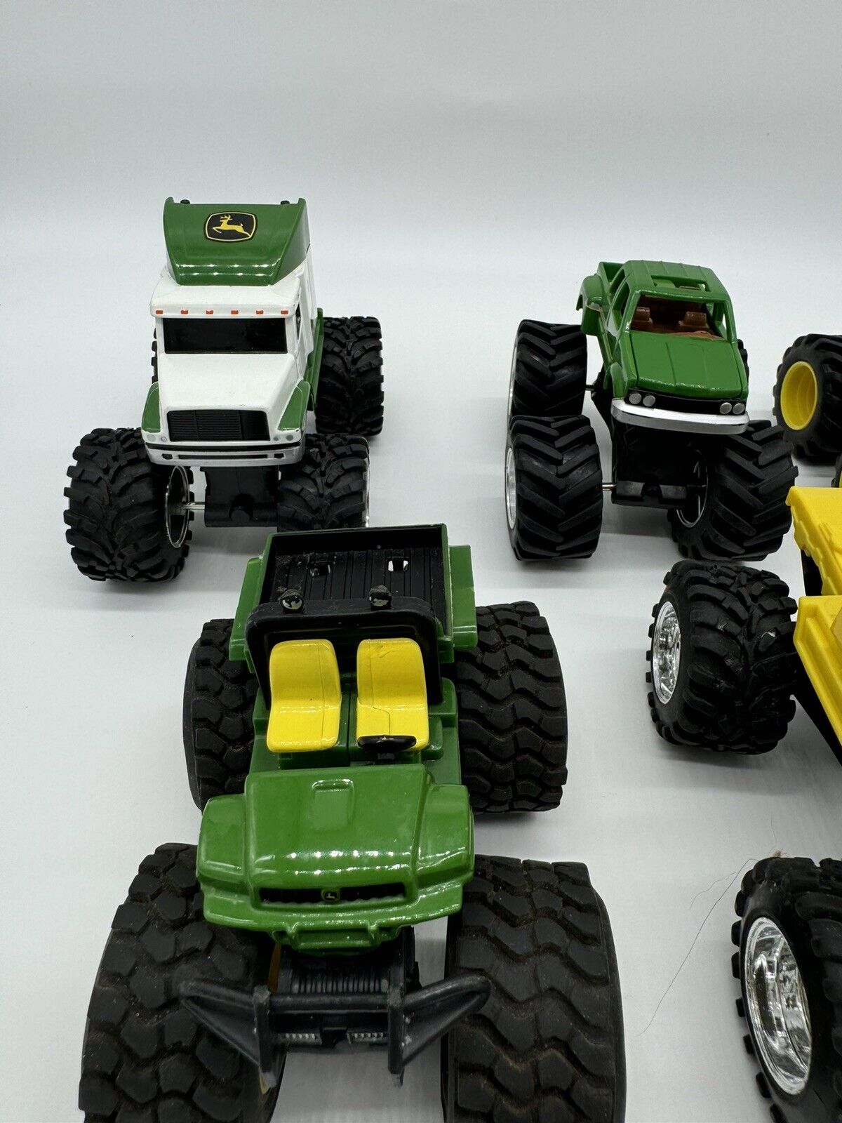 John Deere Toy Monster Treads Lot Of 11 Pieces -tractors