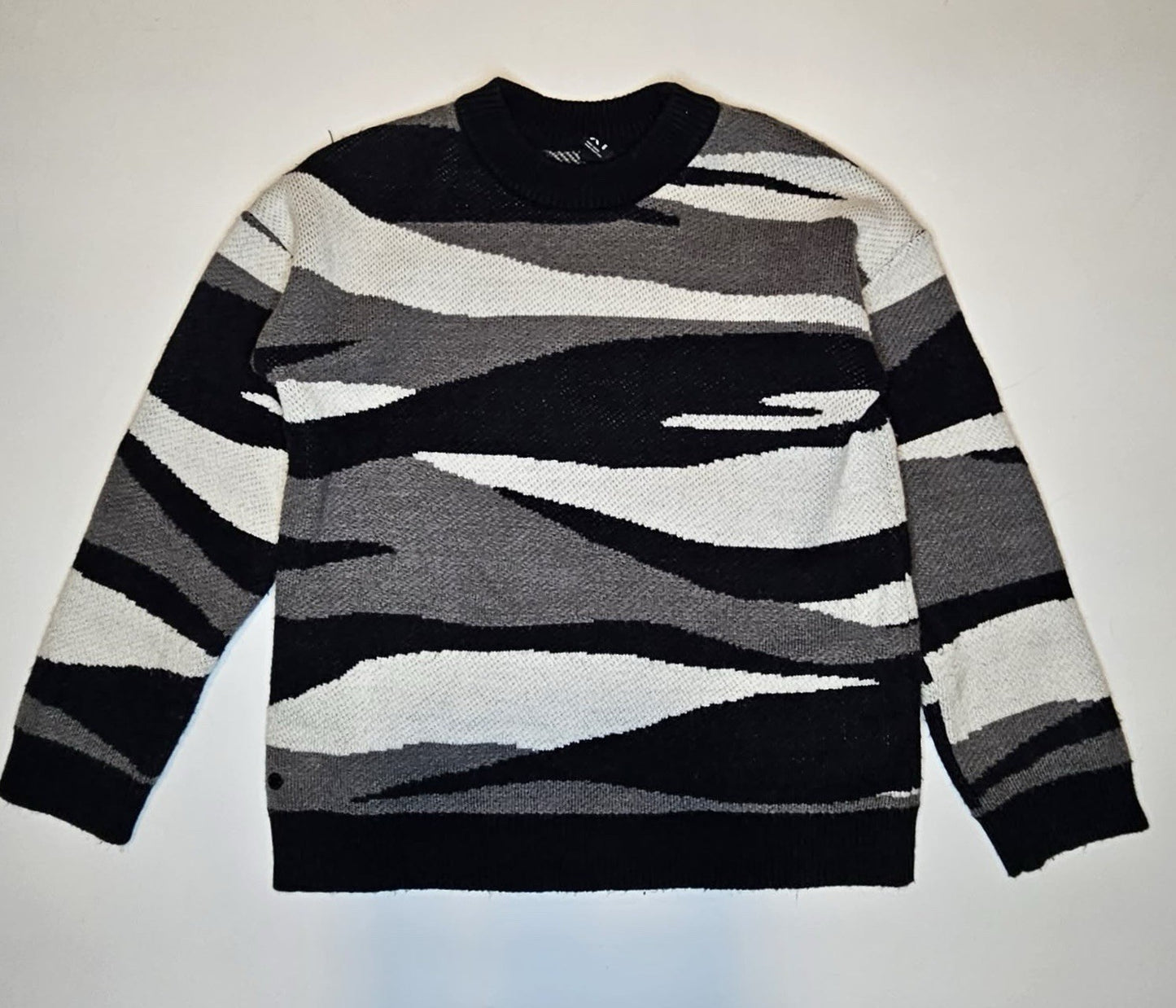 Women’s Black Gray White Abstract Knit Sweater Size M