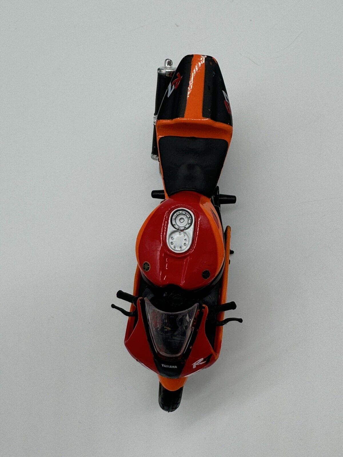 YAMAHA YZF-R7 MOTORCYCLE 1/18 SCALE COLLECTIBLE DIORAMA DIECAST MODEL BIKE
