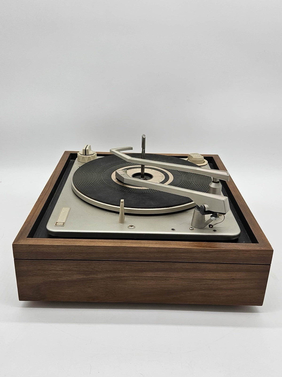 Vintage Magnavox Solid State Receiver & Micromatic Turntable EXCELLENT CONDITION