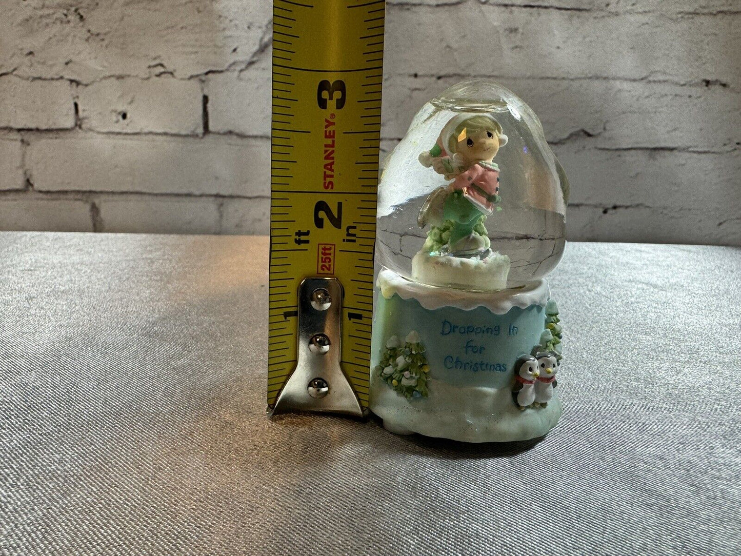 Precious Moments Vintage 1995 Snow Globe “Dropping In For Christmas”