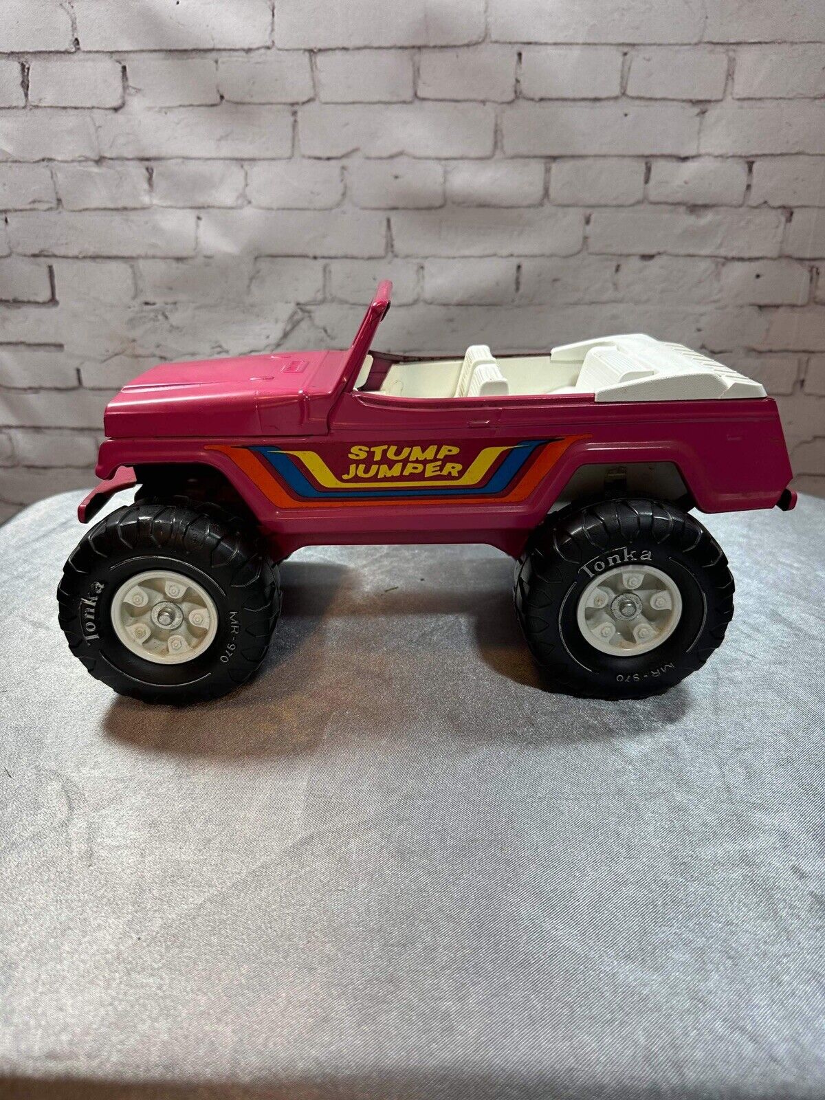 Tonka Stump Jumper lifted Jeepster pink w/white top nice shape vintage