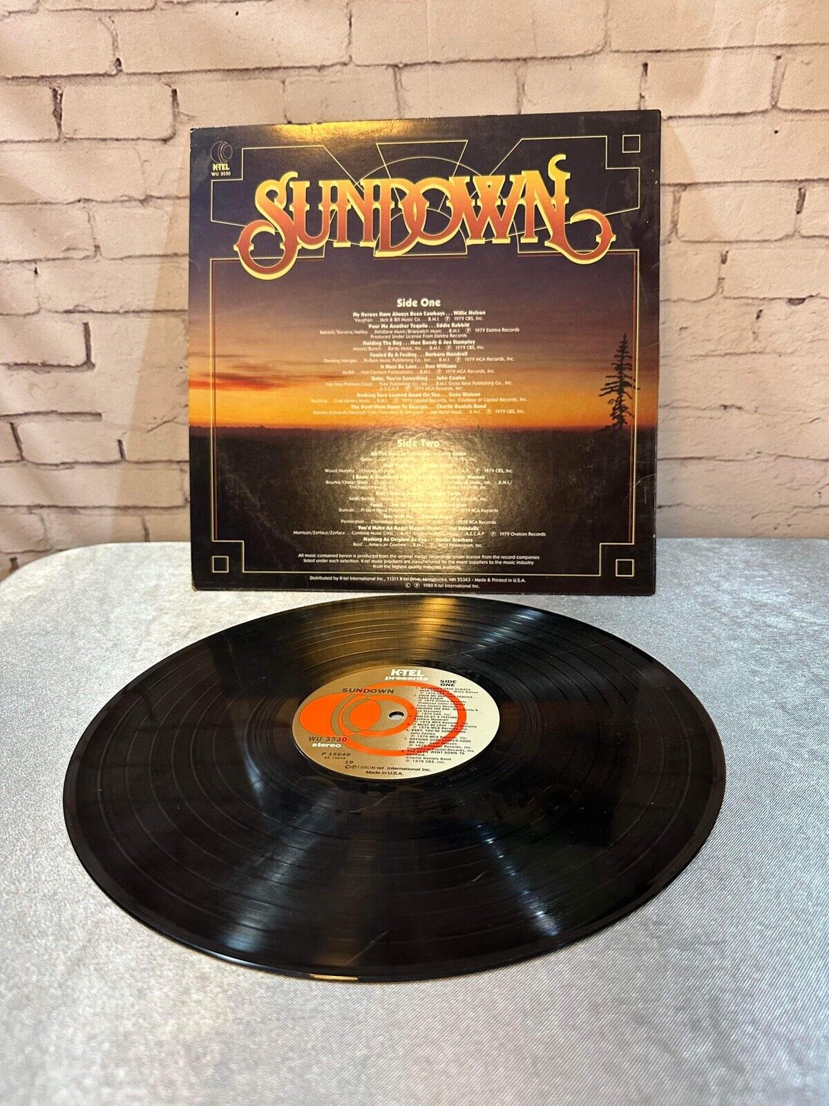 Sundown K-Tel LP 1980 Original Vinyl Album - Willie Nelson, Barbra Mandrell