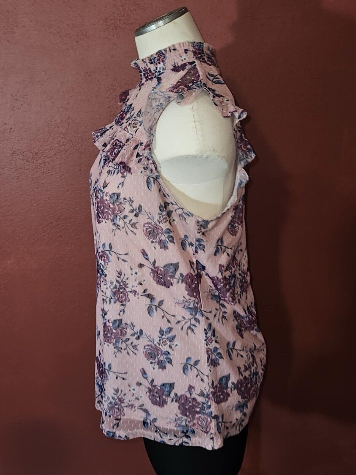 Juniors Pink Floral Pattern No Boundaries Top Sleevless Blouse size XL 15/17