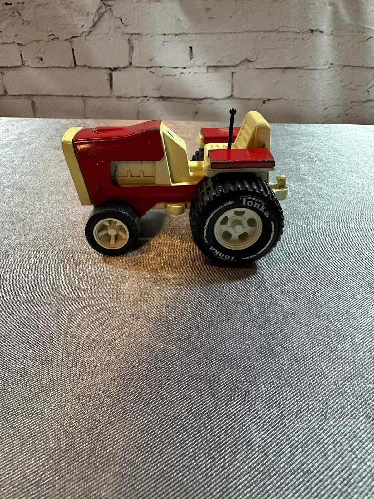 Tonka Farm Tractor 1970’s - Pressed Steel