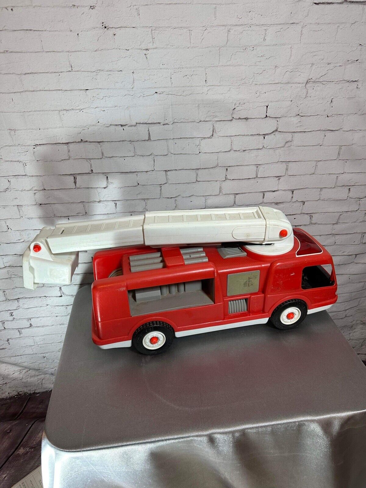 Vintage Little Tikes Fire Truck Large Vehicle Ride On Ladder Bucket 23 in Red