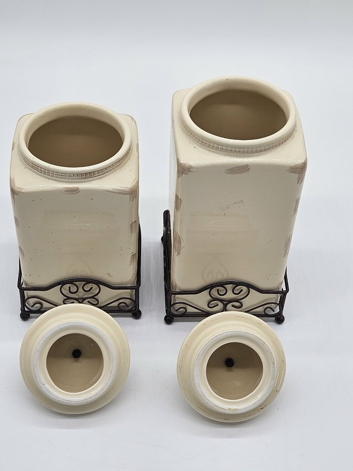Cream Ceramic Kitchen Canister Set w Lids & Metal Rack LTD Commodities