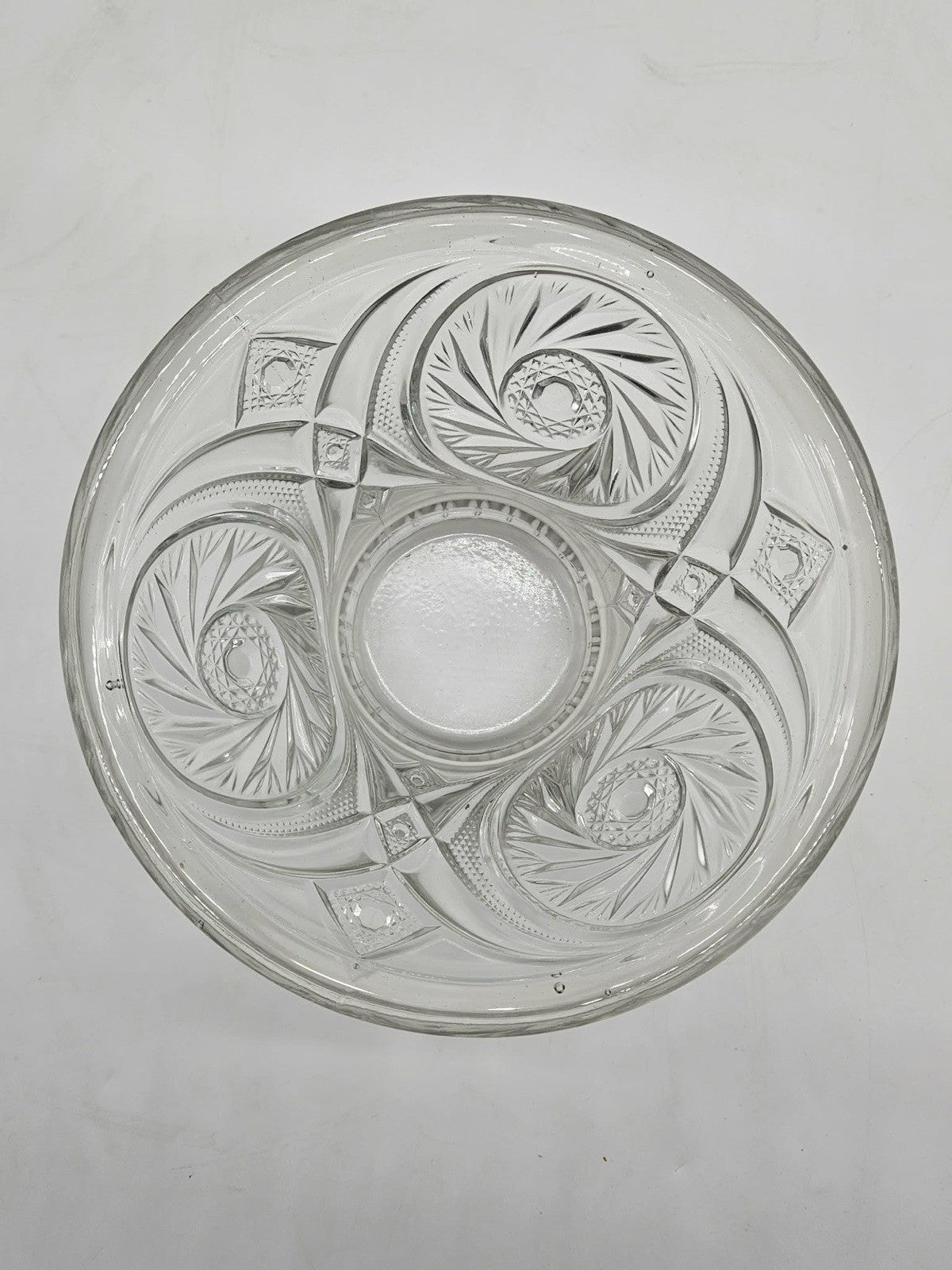 Lausitzer Pinwheel Star Pattern Crystal Bowl  Dish 8 in with Scallop Edge- heavy