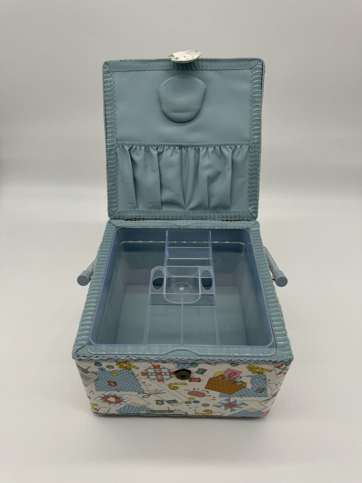 CUTE Vintage Portable Sewing Box