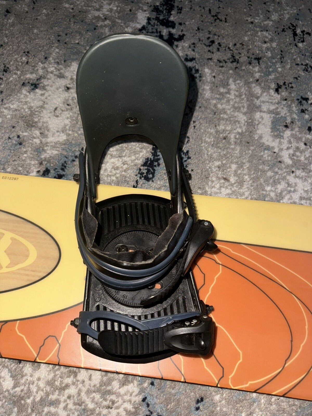 SPORTSDRP PEPPY SNOWBOARD SIZE 151 CM WITH LARGE BINDINGS